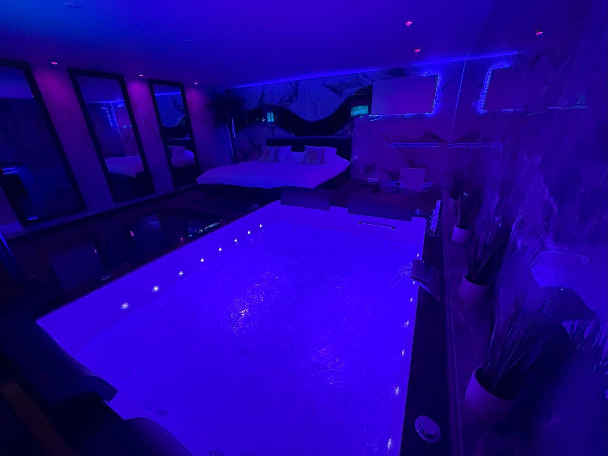 La Geneve - Jacuzzi Prive & Sejour Luxe Apartment