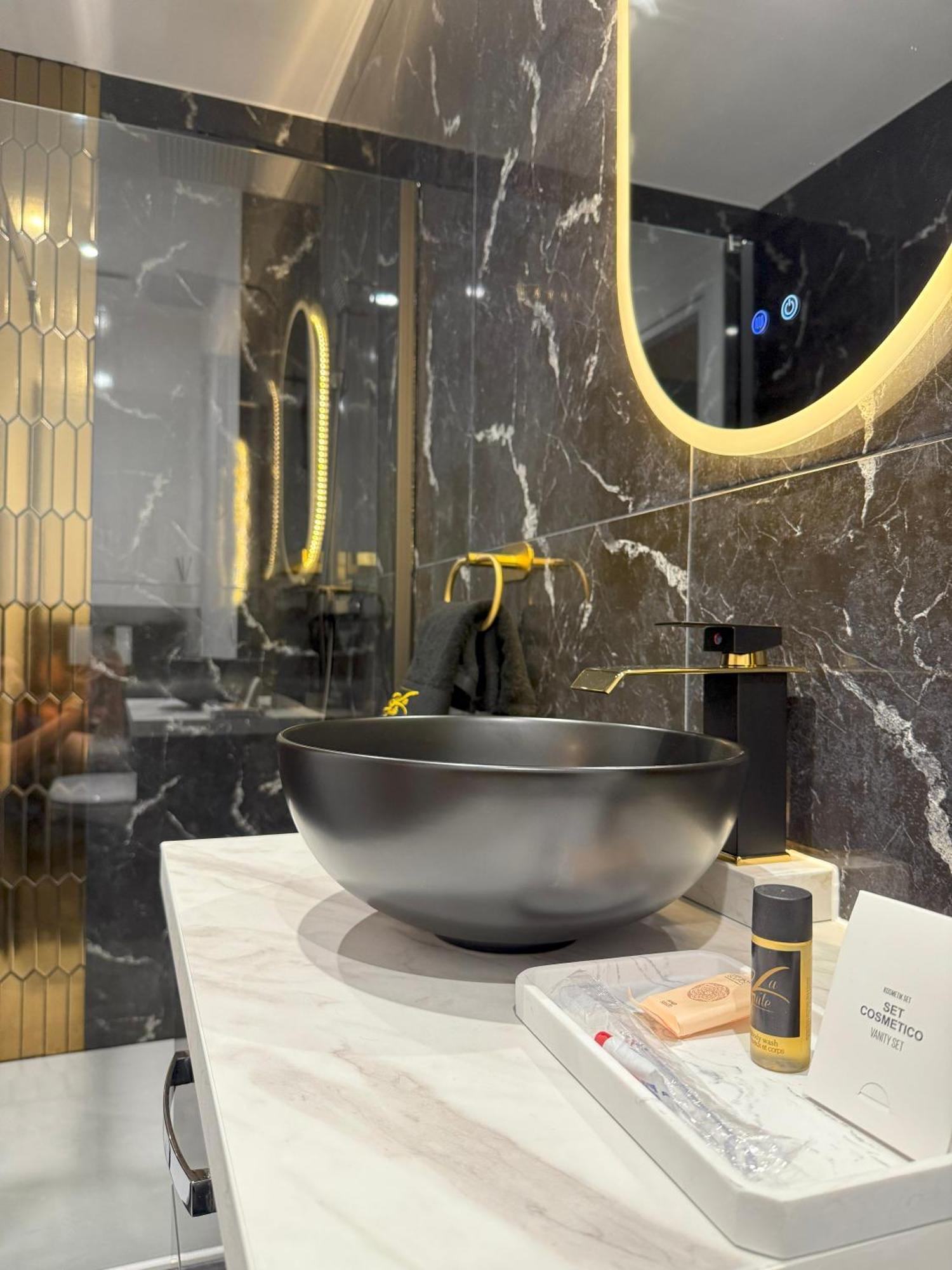 La Genève - Jacuzzi Privé&séjour Luxe Appartamento *