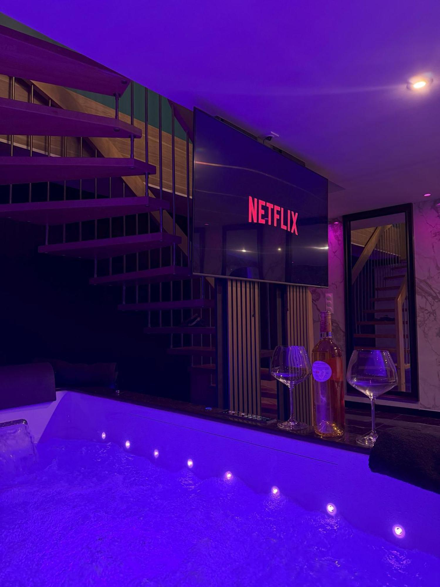 La Geneve - Jacuzzi Prive & Sejour Luxe Apartment