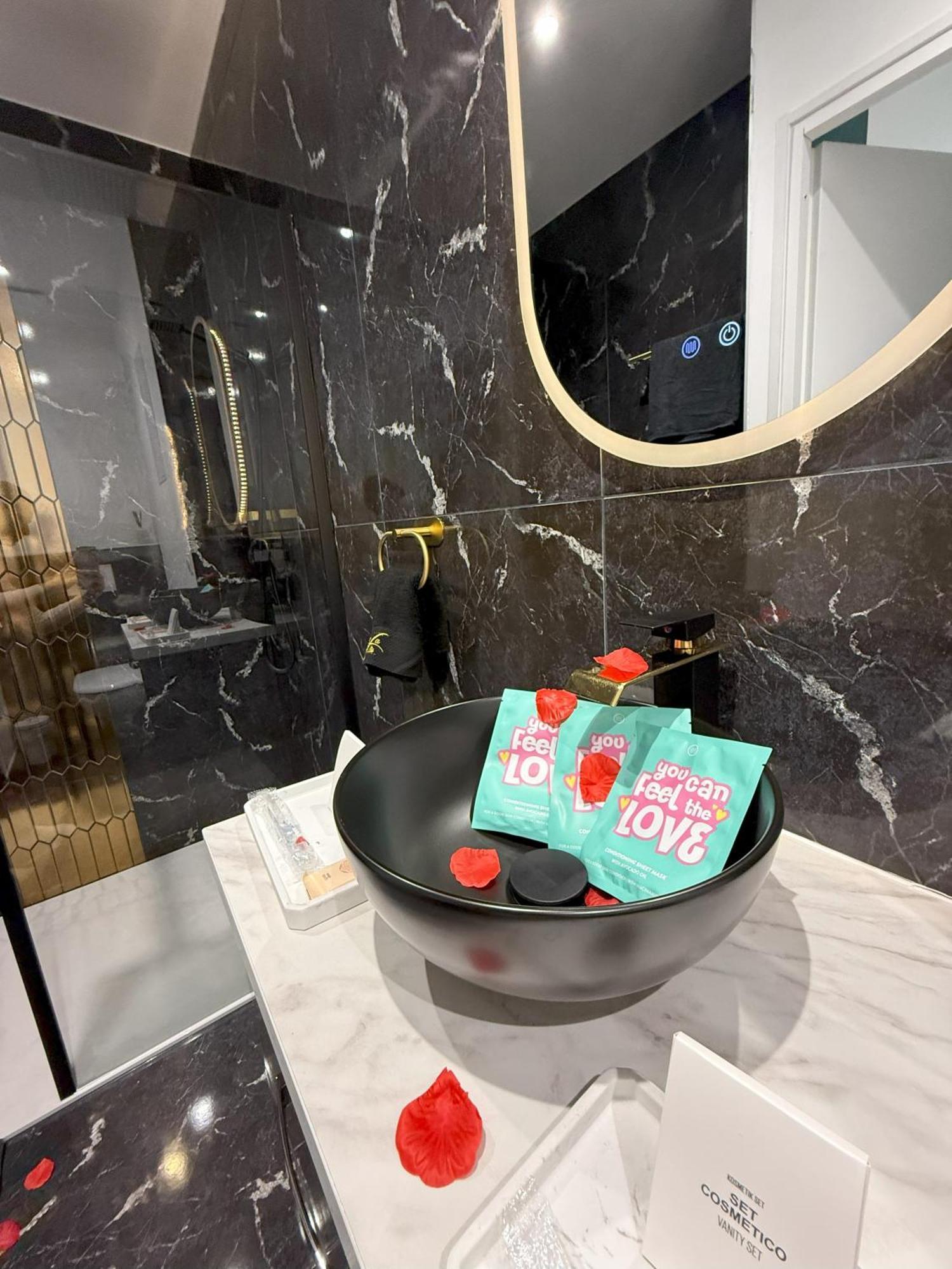 La Geneve - Jacuzzi Prive & Sejour Luxe Apartment Gaillard